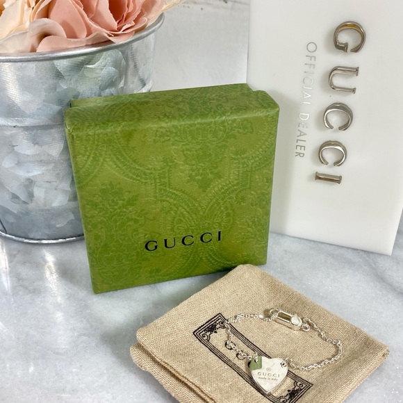 |SOLD| Gucci Sterling Silver Logo Heart Bracelet - Picture 4 of 10